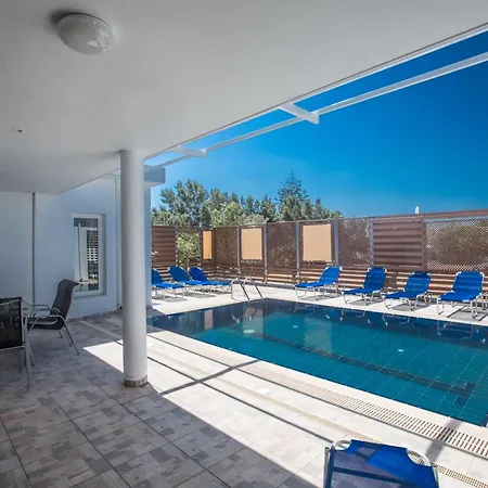 Moderne Ferienvilla In Hébergement de vacances Ayía Nápa