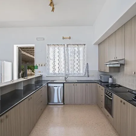 Moderne Ferienvilla In Hébergement de vacances Ayía Nápa
